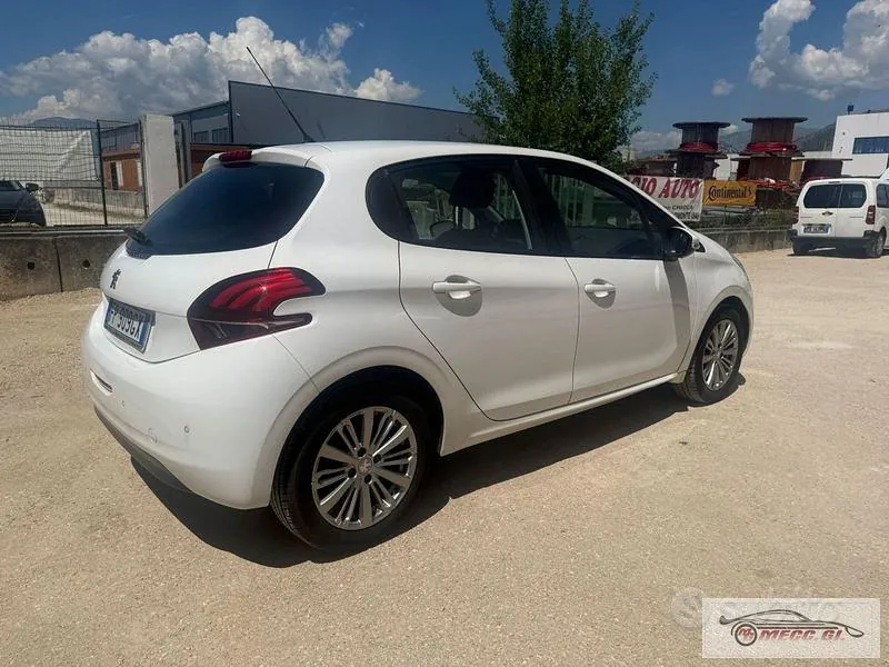Peugeot 208 2018 photo 5