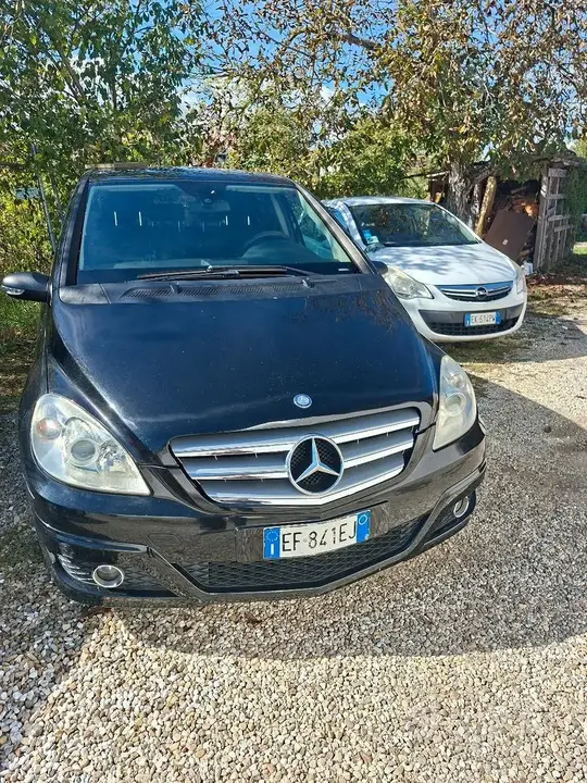 Mercedes-Benz B180