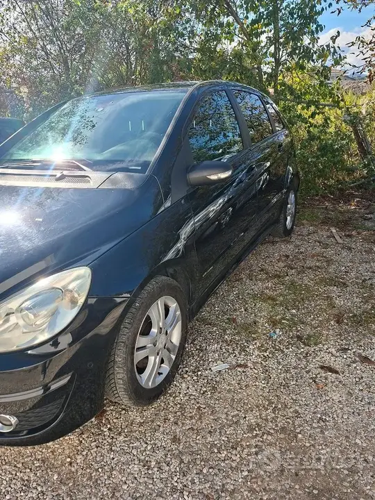 Mercedes-Benz B180 2010 photo 3