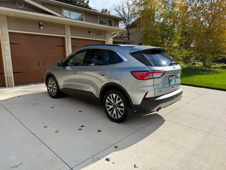 Ford Escape 2022 photo 2