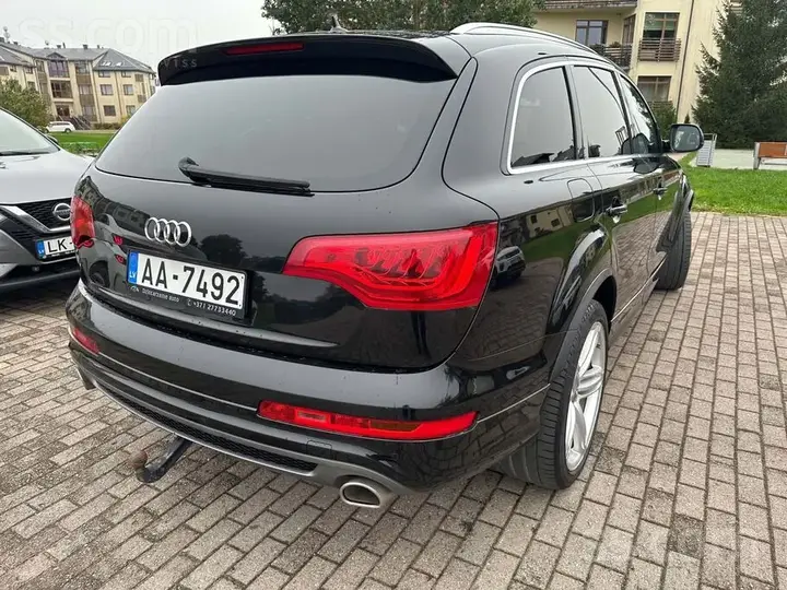 Audi Q7 2012 photo 3