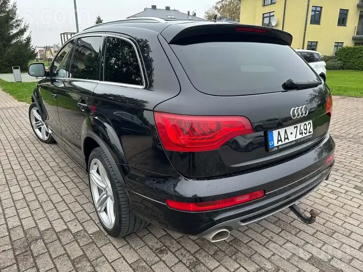Audi Q7 2012 photo 2