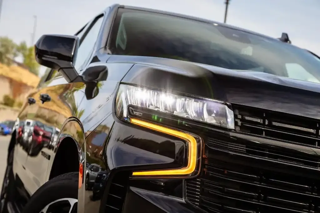 Chevrolet Suburban 2024 photo 2