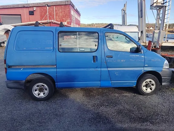 Toyota Hiace 2010 photo 2