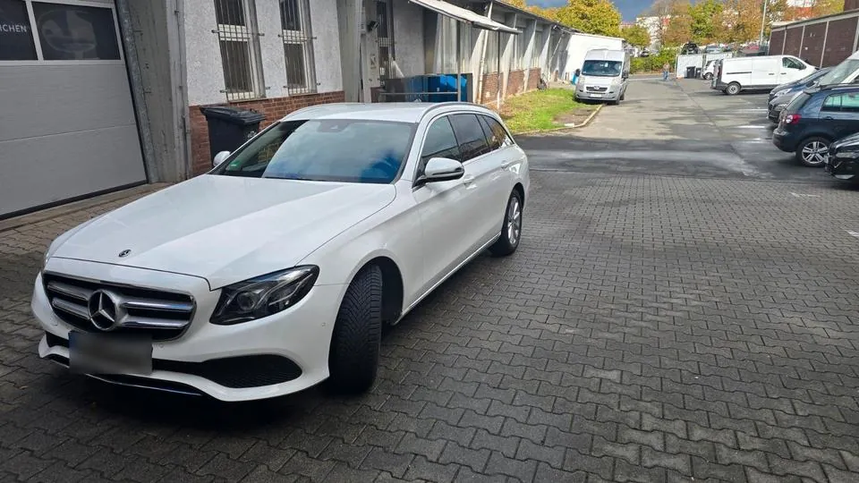 Mercedes-Benz E 220 D
