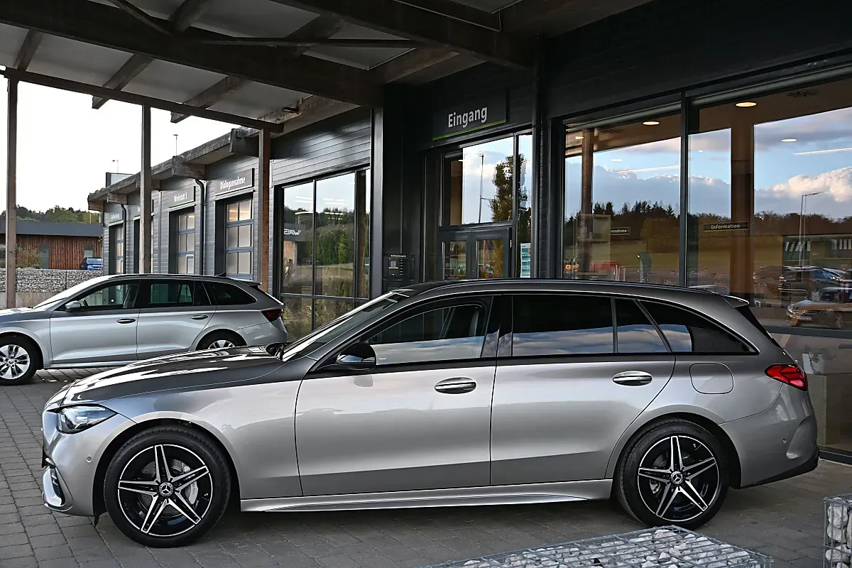 Mercedes-Benz C-Class 2023 photo 2