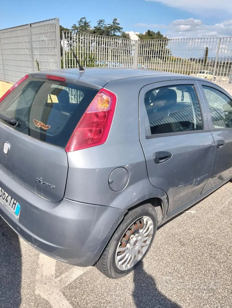 Fiat Grande Punto 2013 photo 2