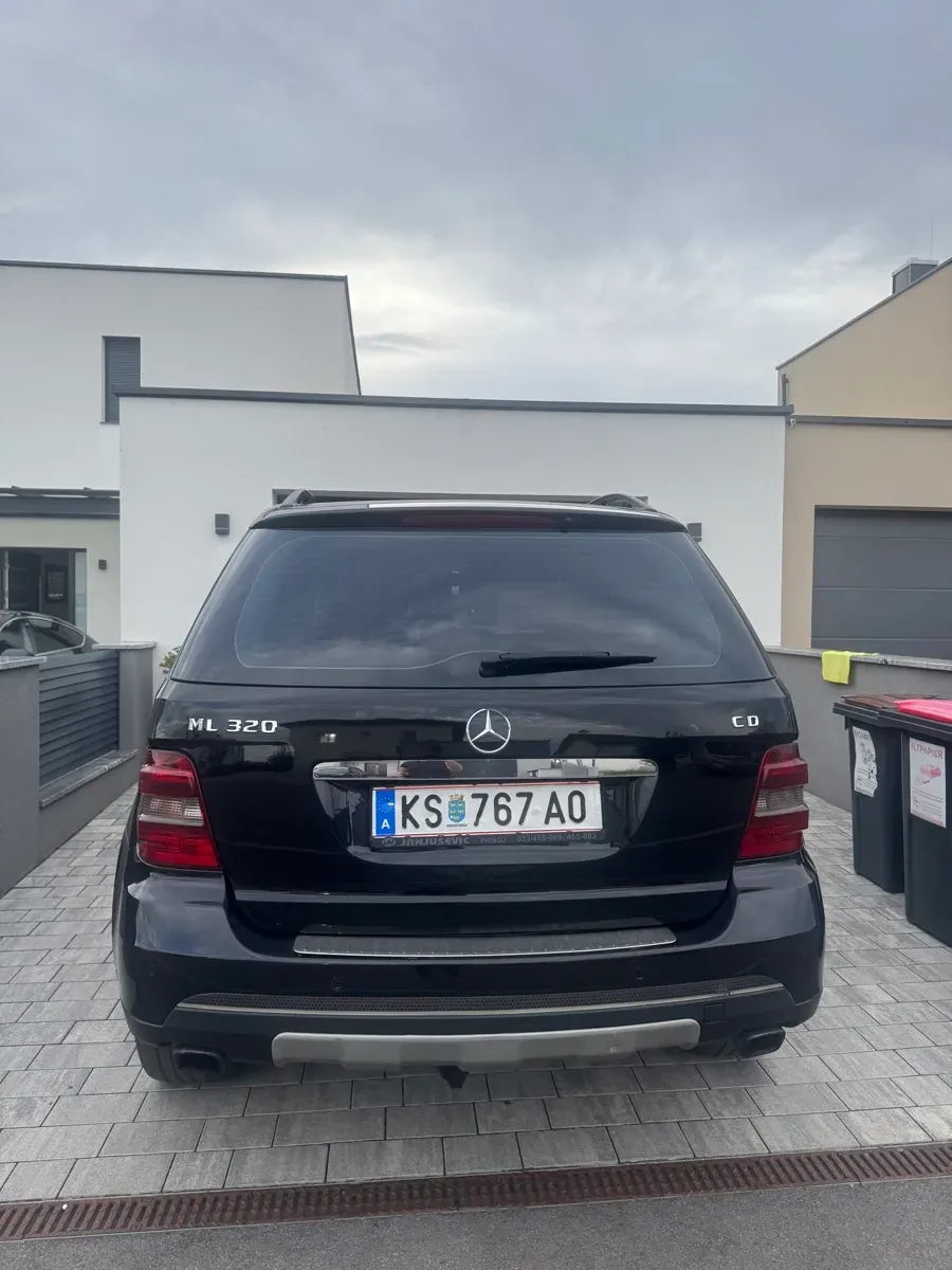 Mercedes-Benz M-Class 2006 photo 2