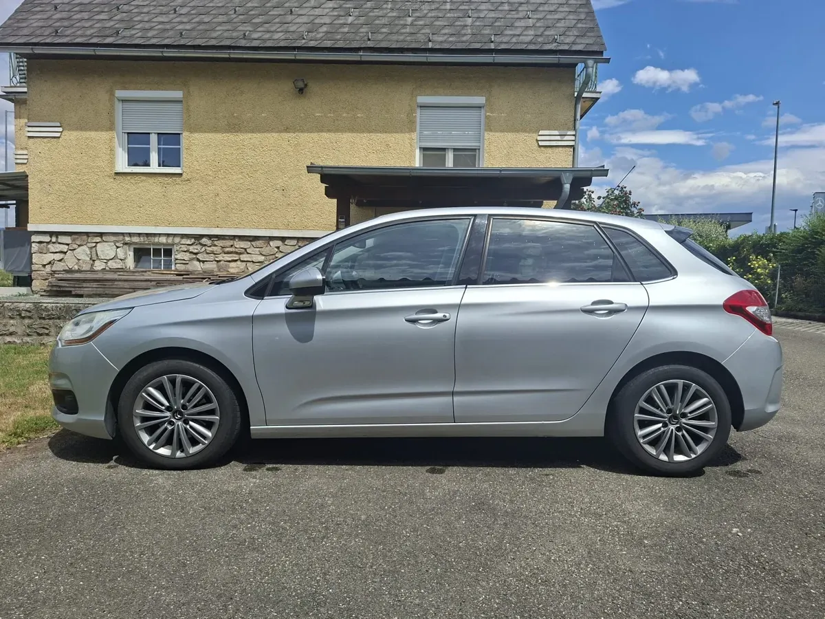 Citroen C4 2012 photo 2