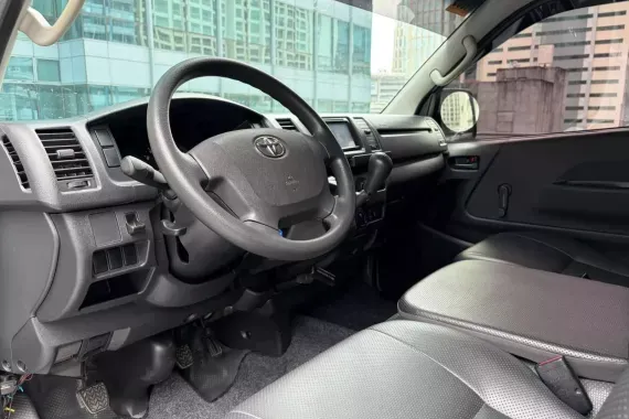 Toyota Hiace 2014 photo 4