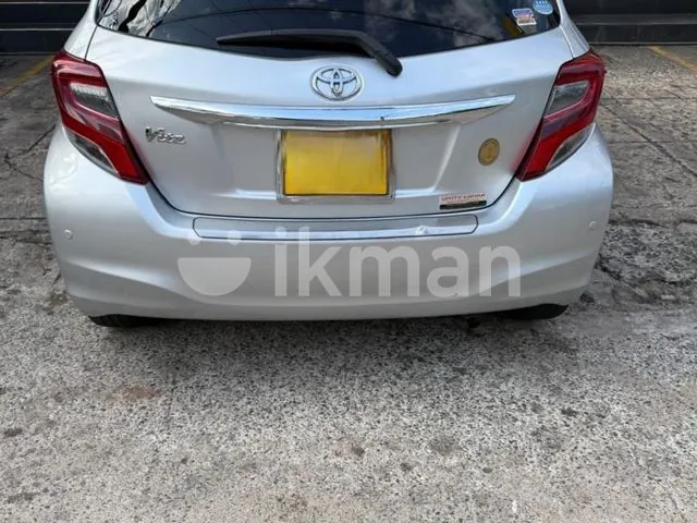Toyota Vitz 2015 photo 2