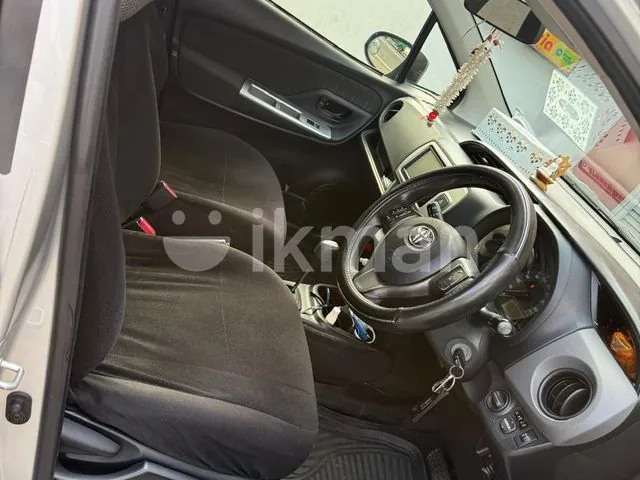 Toyota Vitz 2015 photo 4