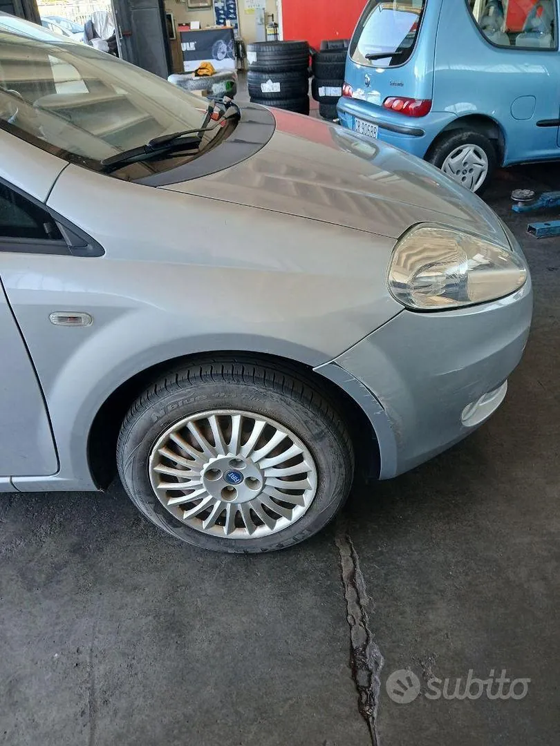 Fiat Grande Punto 2006 photo 4