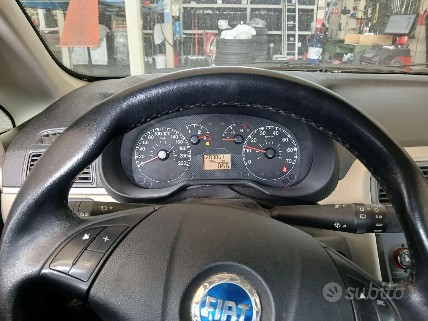 Fiat Grande Punto 2006 photo 2