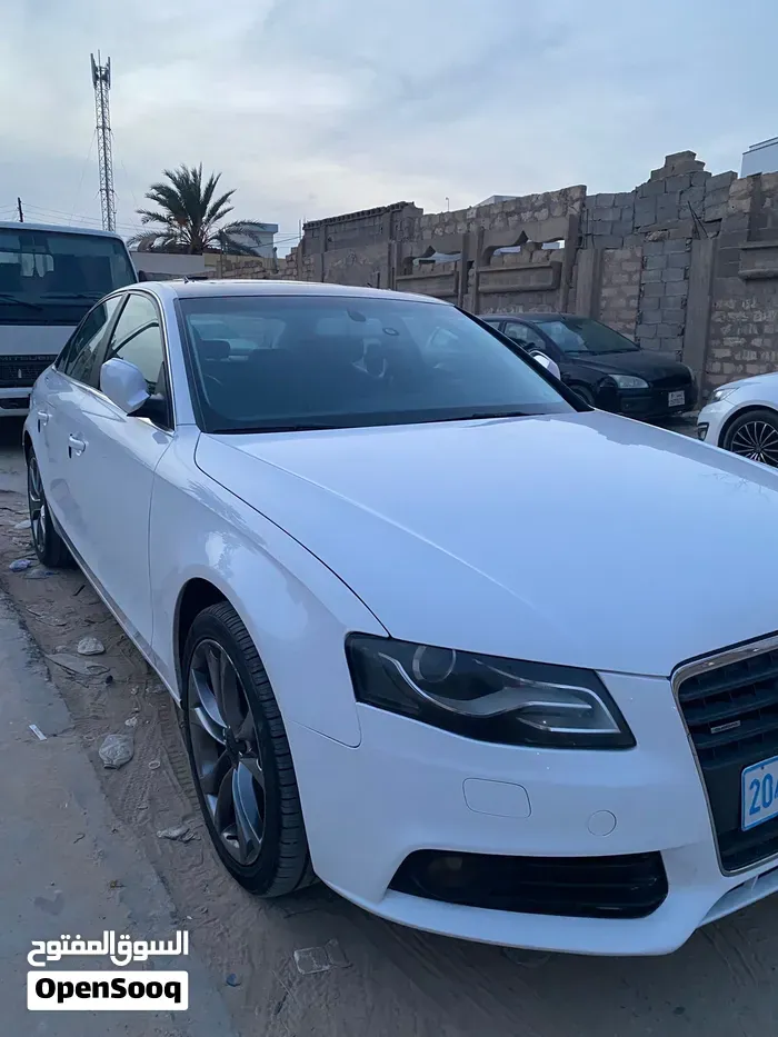 Audi A4 2012 photo 2
