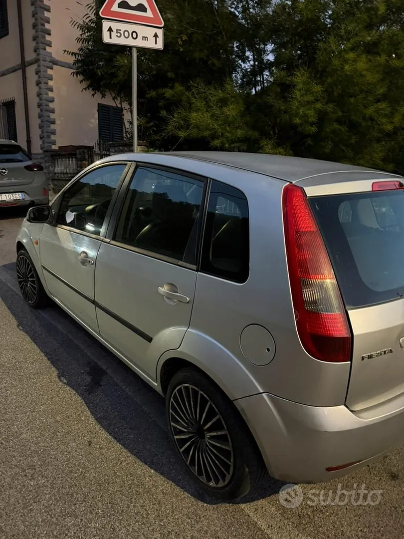 Ford Fiesta 2005 photo 2
