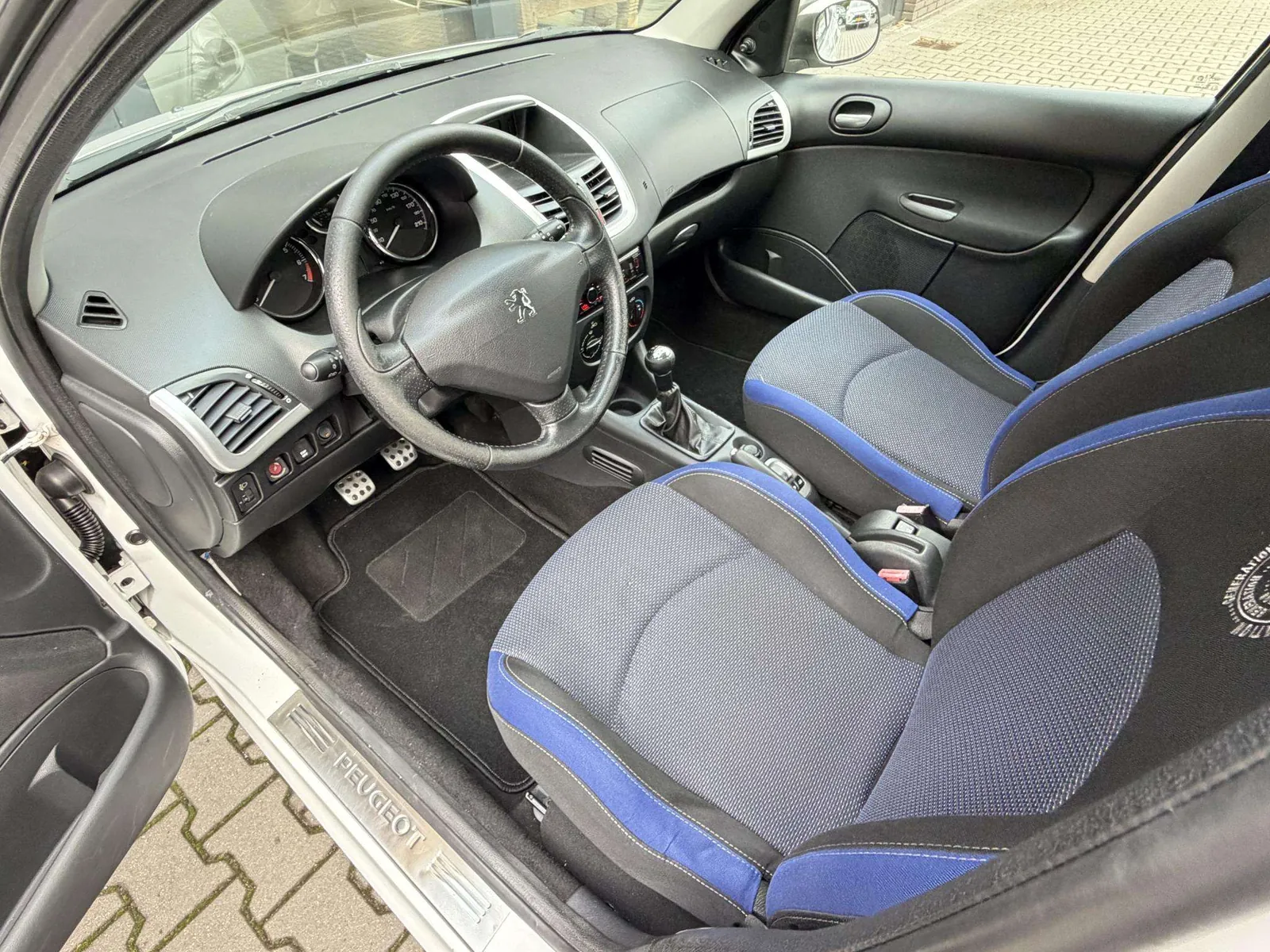 Peugeot 206 2013 photo 5