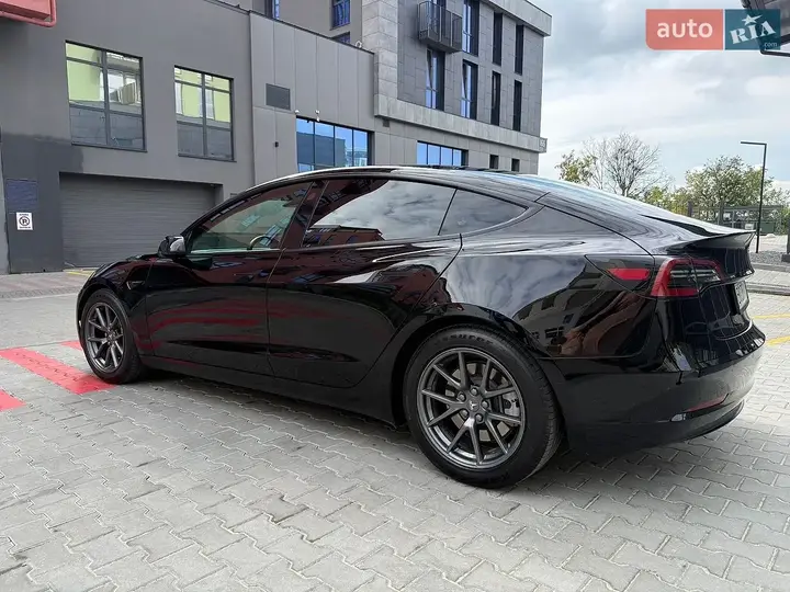 Tesla Model 3 2022 photo 3