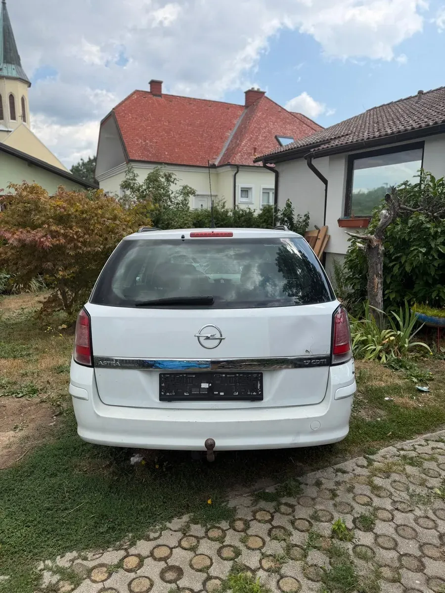 Opel Astra 2008 photo 2