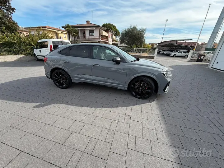 Audi Q3 2021 photo 2
