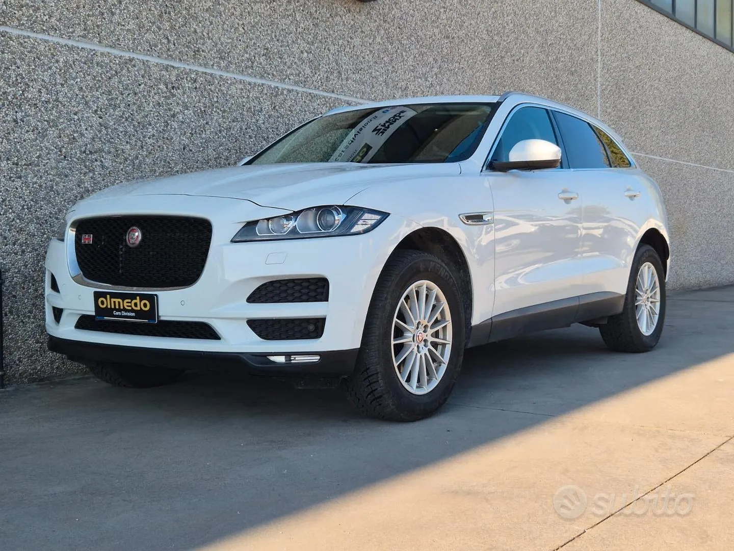 Jaguar F-Pace 2017 photo 4
