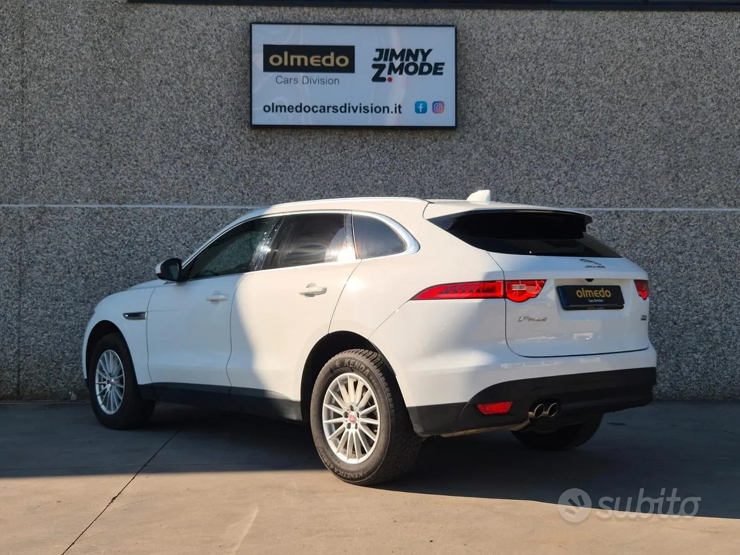 Jaguar F-Pace 2017 photo 2