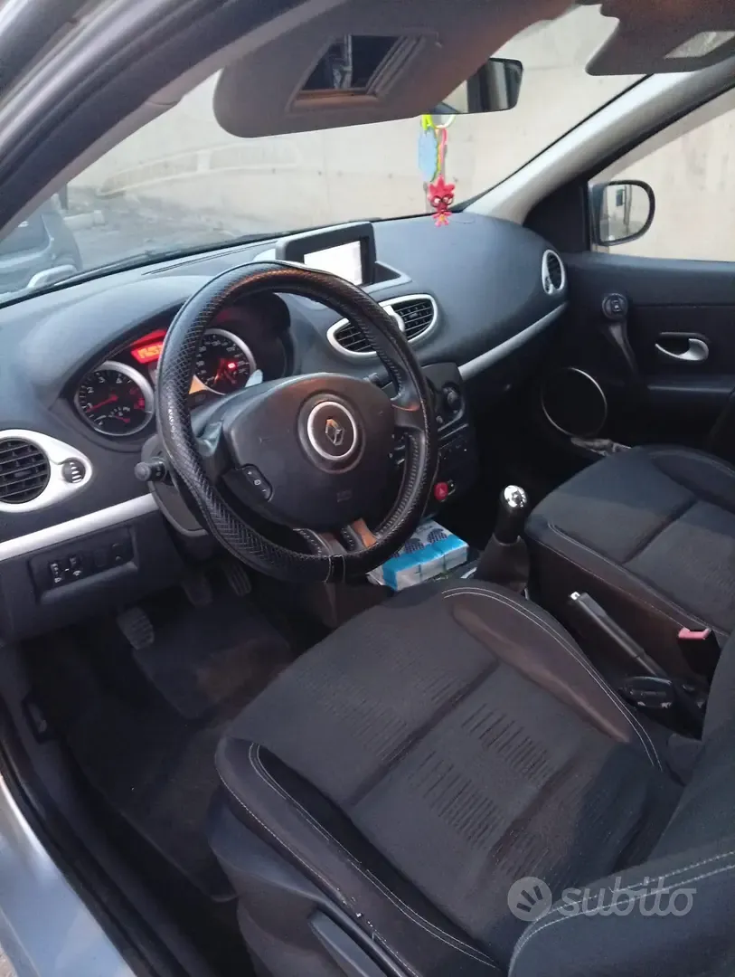 Renault Clio 2011 photo 5