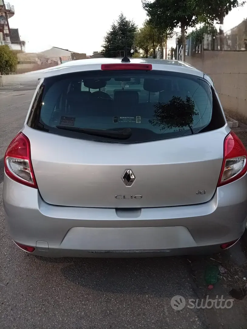 Renault Clio 2011 photo 2