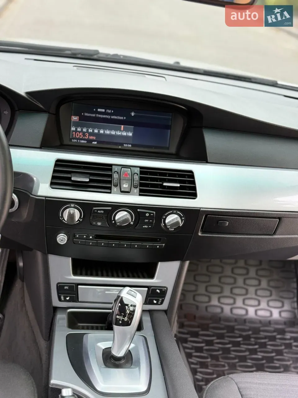 BMW 5 Series 2009 photo 2