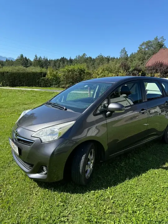 Toyota Verso 2013 photo 2