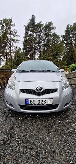 Toyota Yaris 2011 photo 2