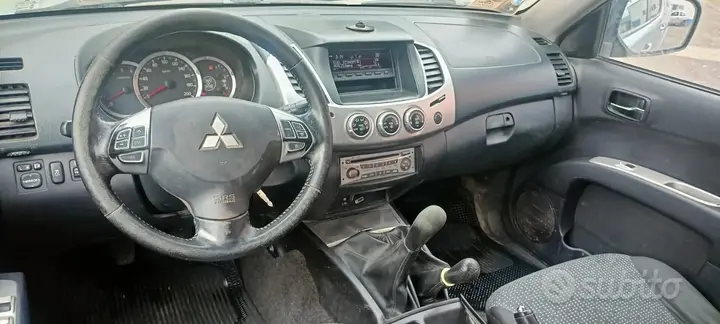 Mitsubishi L200 2015 photo 5