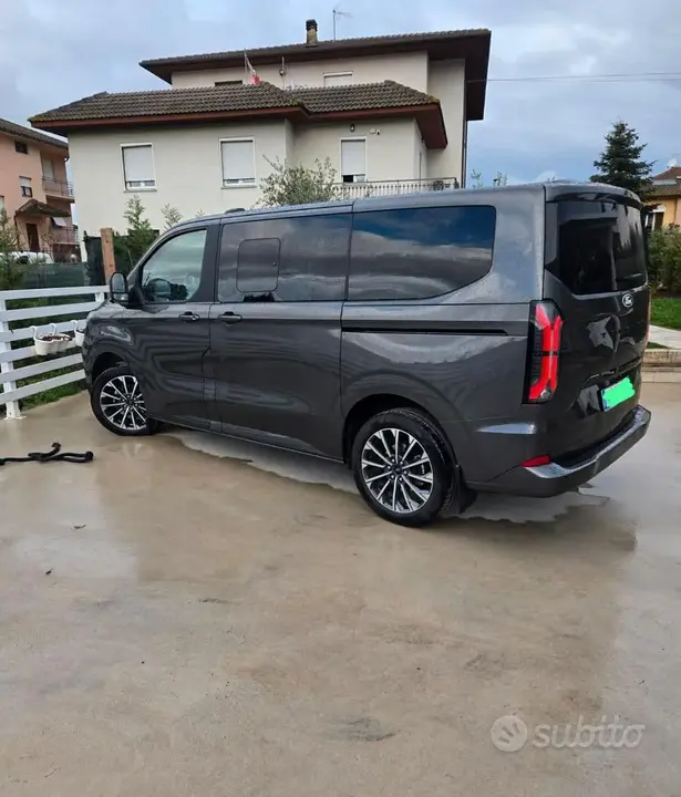 Ford Tourneo Custom 2025 photo 2