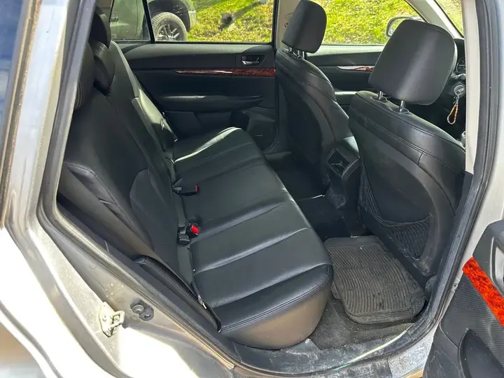 Subaru Outback 2012 photo 4