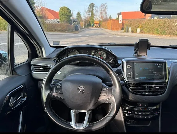 Peugeot 208 2017 photo 5