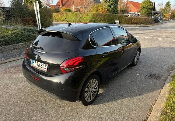 Peugeot 208 2017 photo 2
