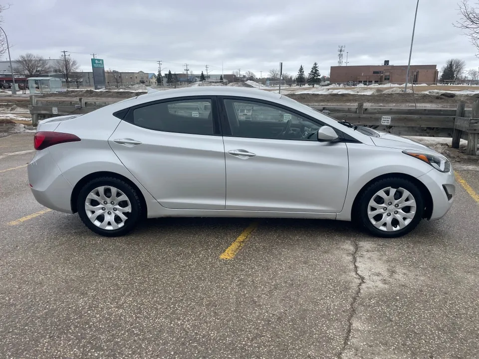 Hyundai Elantra 2015 photo 4
