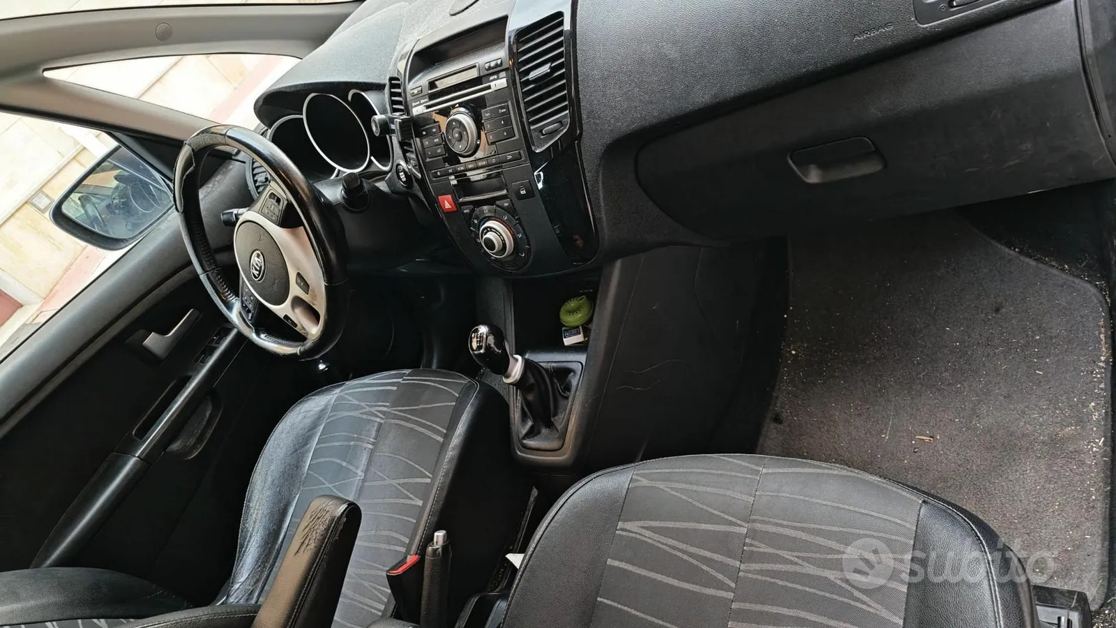 Kia Venga 2013 photo 2