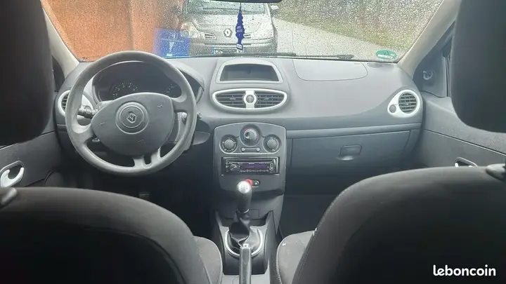 Renault Clio 2011 photo 3