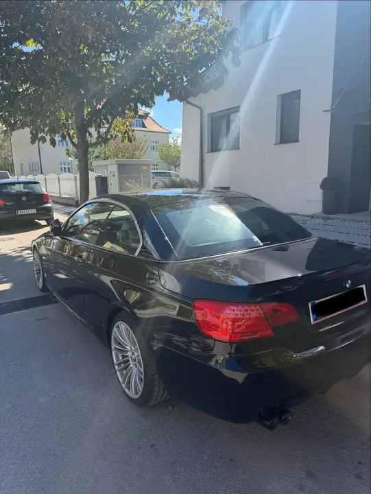 BMW 3 Series 2011 photo 2