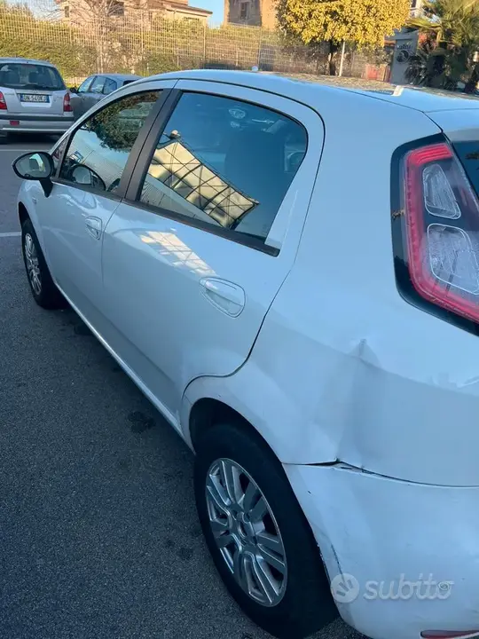Fiat Punto 2012 photo 3