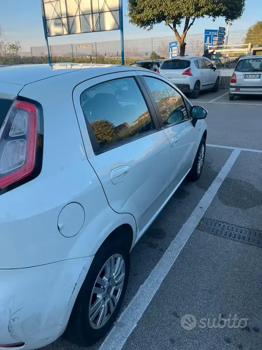 Fiat Punto 2012 photo 2