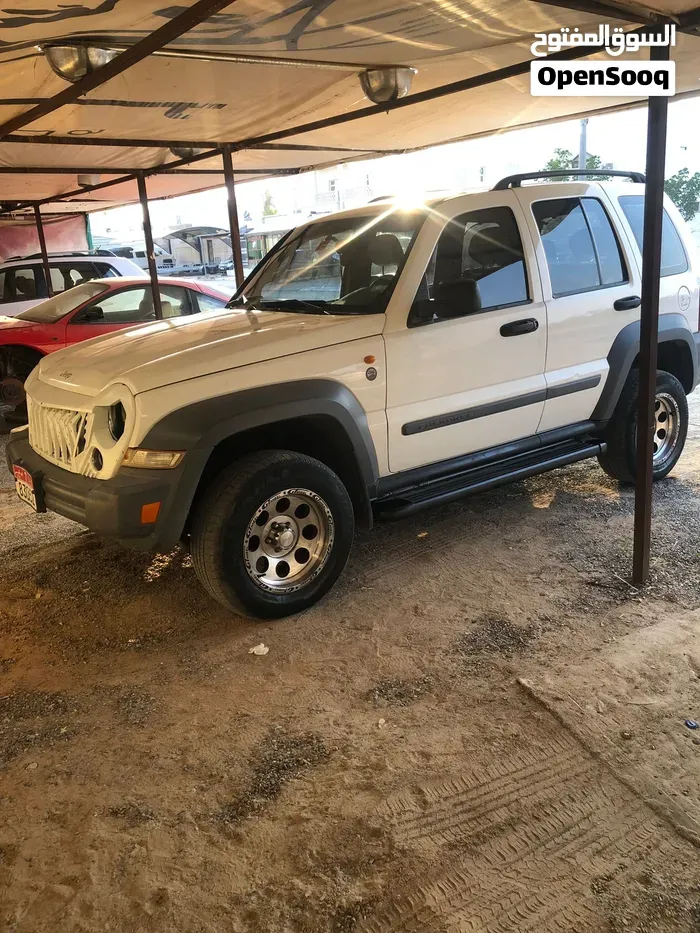 Jeep Liberty 2005 photo 2