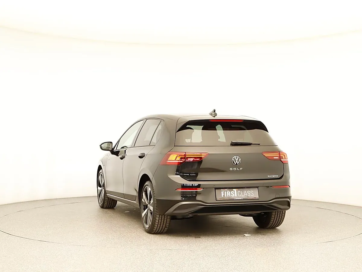 Volkswagen Golf 2026 photo 3