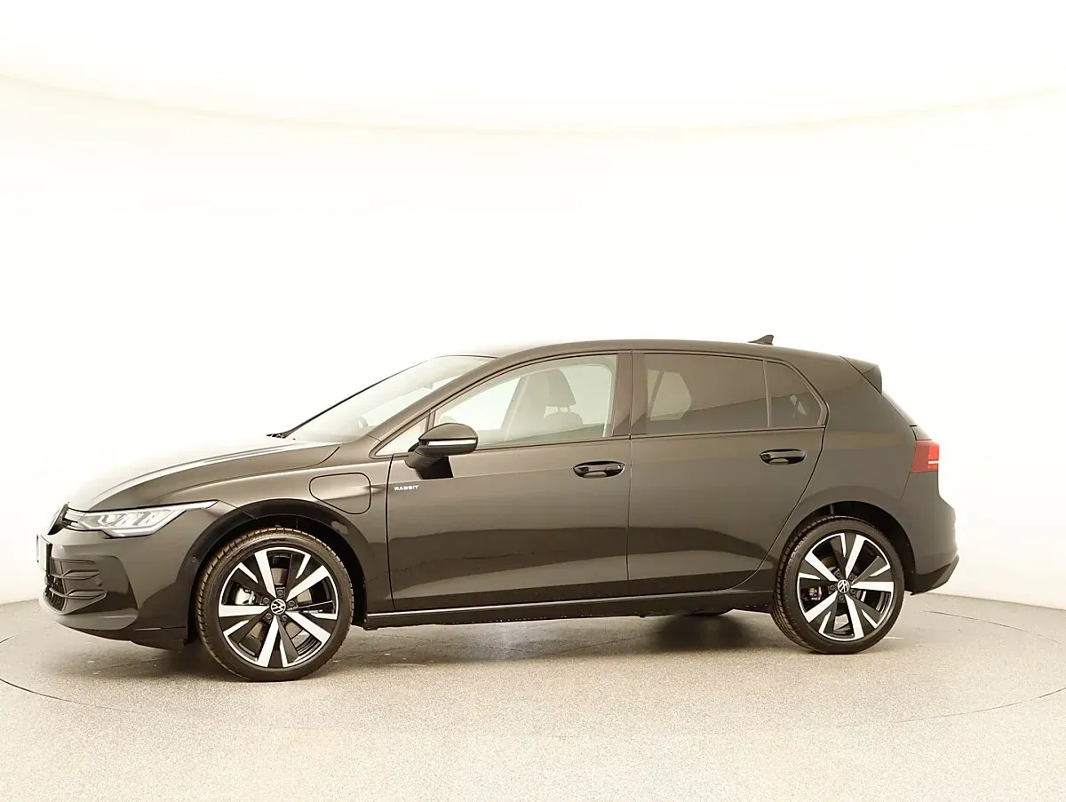 Volkswagen Golf 2026 photo 2