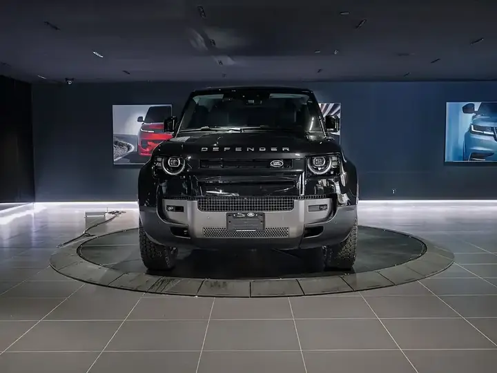 Land Rover Defender 2026 photo 2