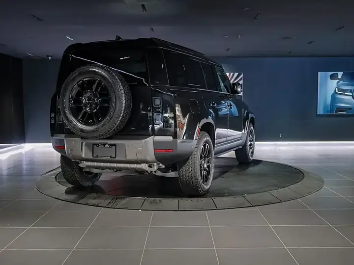 Land Rover Defender 2026 photo 5