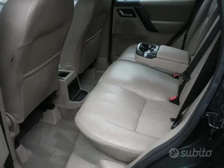 Land Rover Freelander 2011 photo 5
