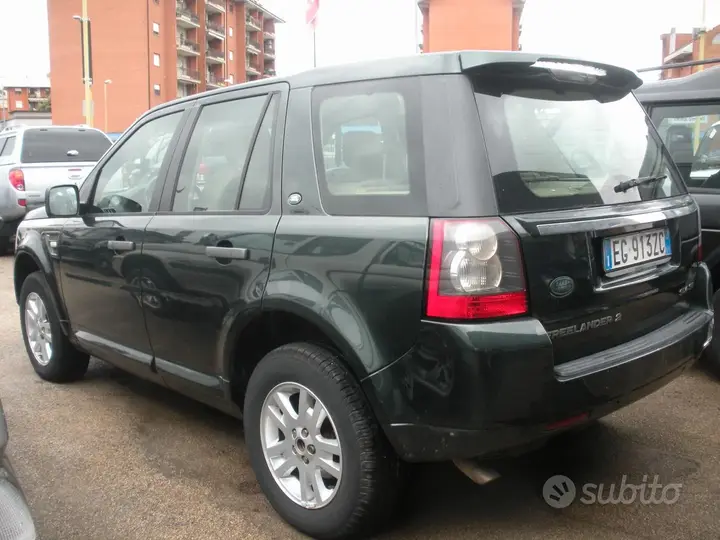 Land Rover Freelander 2011 photo 3