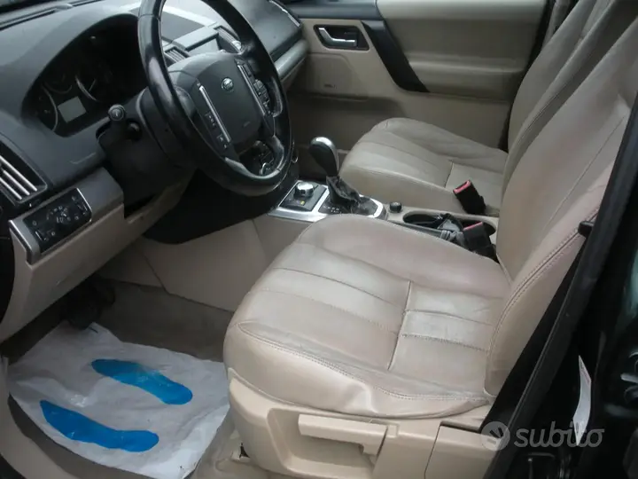 Land Rover Freelander 2011 photo 4